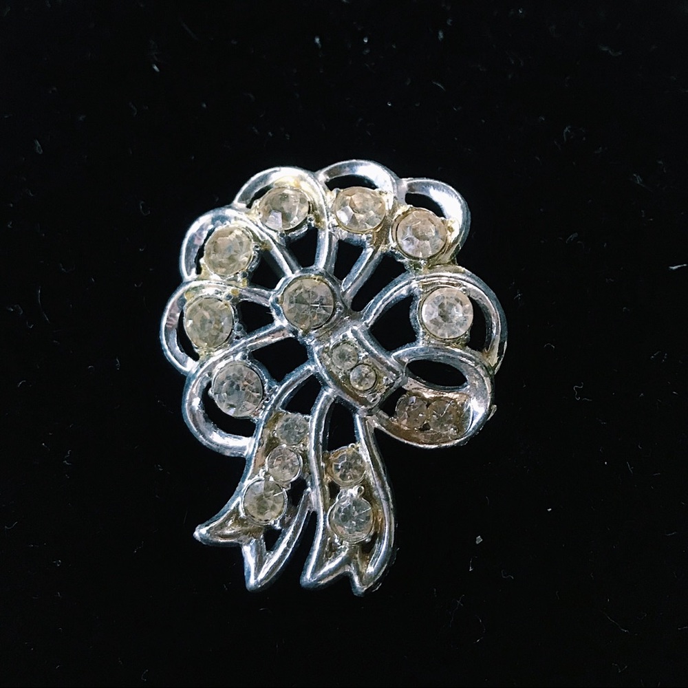 ✨ Vintage Diamond Ribbon Brooche Pin ✨